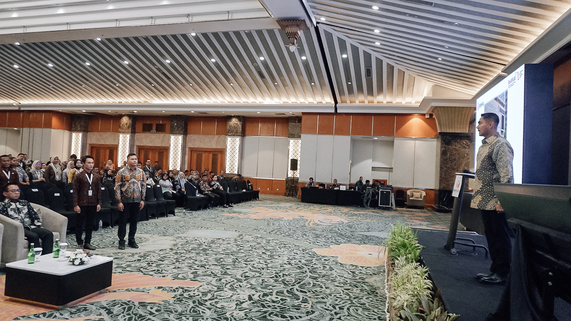 Membangun Tim Unggul dan Organisasi Tangguh